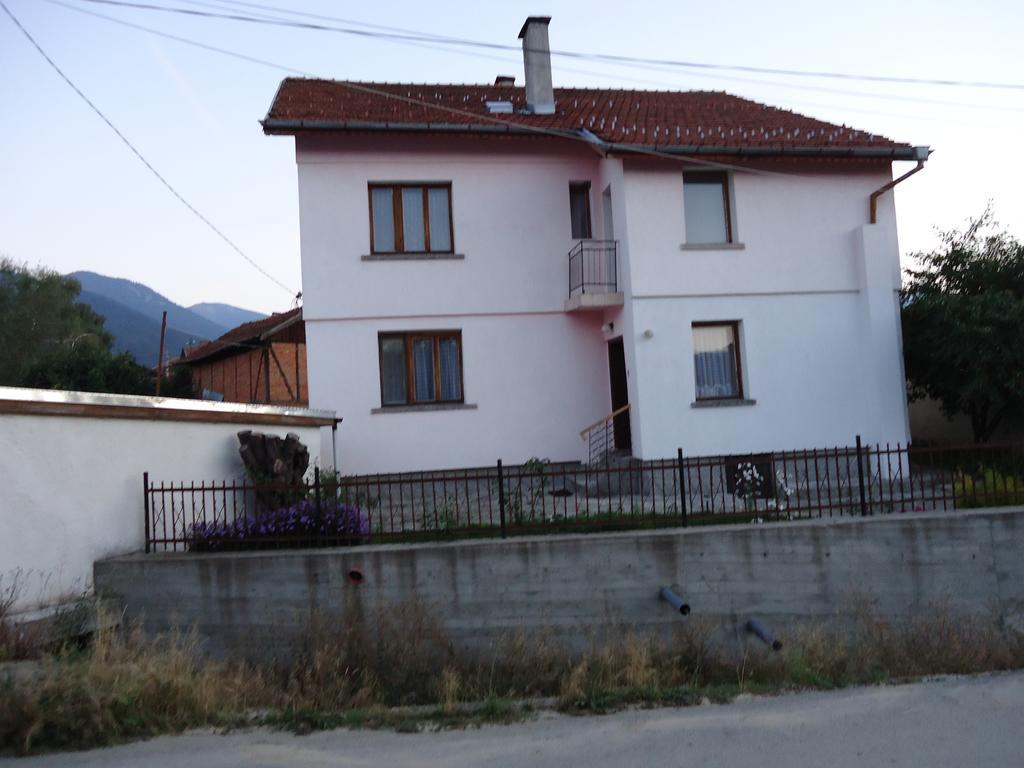 Guest House Ahp Mala Tsŭrkva Δωμάτιο φωτογραφία